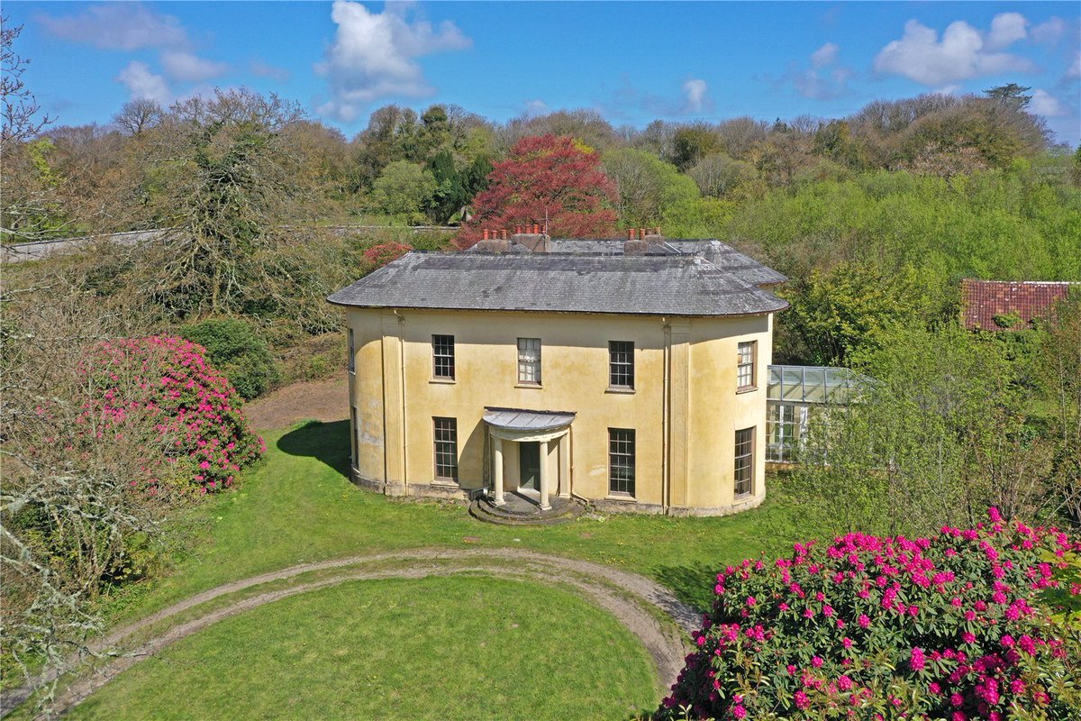 JacksonStops's tweet photo. #Arlington
Glebe House is a #GradeIIlisted #countryhouse with a wealth of beautiful #periodfeatures in a tranquil private setting on the prestigious #ArlingtonCourtEstate. New to the market with @JSNorthDevon with a guide price of £1,150,000.
https://t.co/LFN72oXNuF https://t.co/PNtViSRCPQ