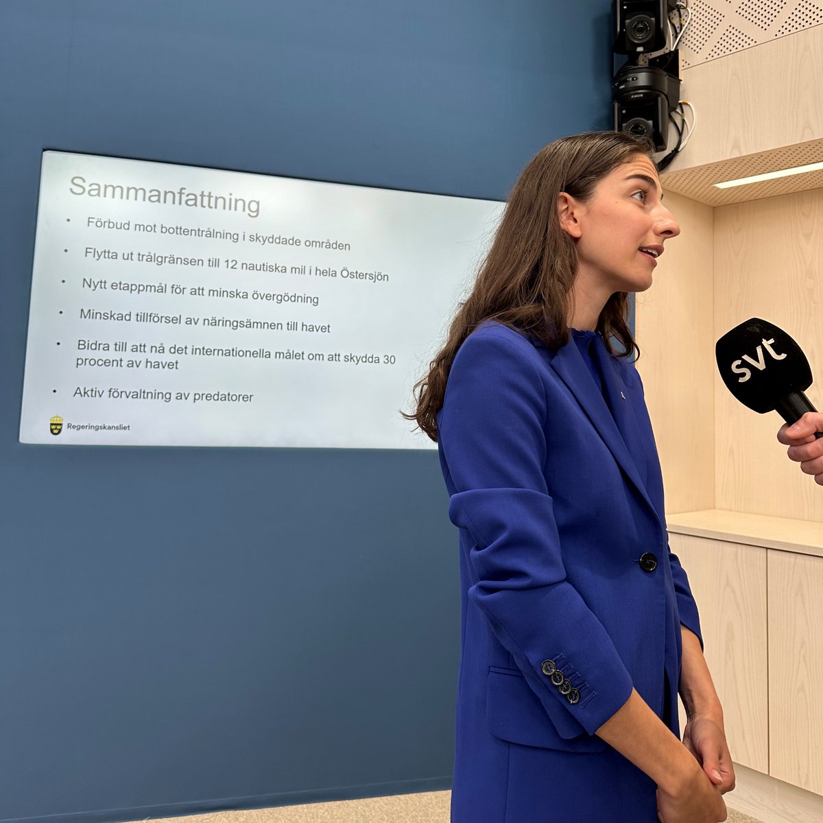 Igår signerade jag regeringens nya havsmiljöproposition. I decennier har Liberalerna kämpat för att stoppa de storskaliga trålarna som tar kål på våra hav och fiskebestånd. Nu tar regeringen krafttag och beslutar om en trålgräns längs hela Östersjön (och 12 nautiska mil ut dvs.