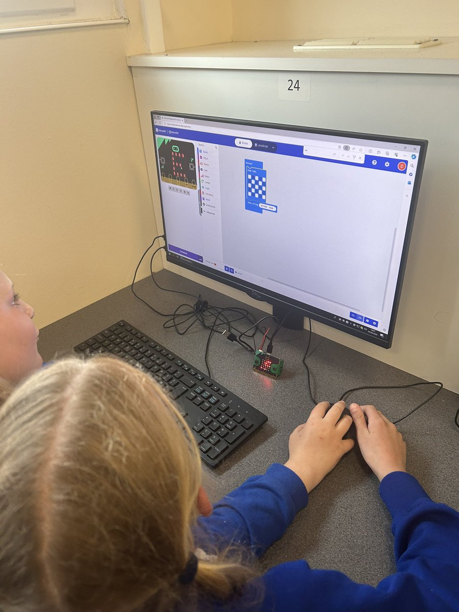 latimerprimary's tweet image. #ClassSM have been coding in Computing this afternoon. We have made our own name badges using micro:bits and have had so much fun making different patterns on the LED displays. #LatimerComputing