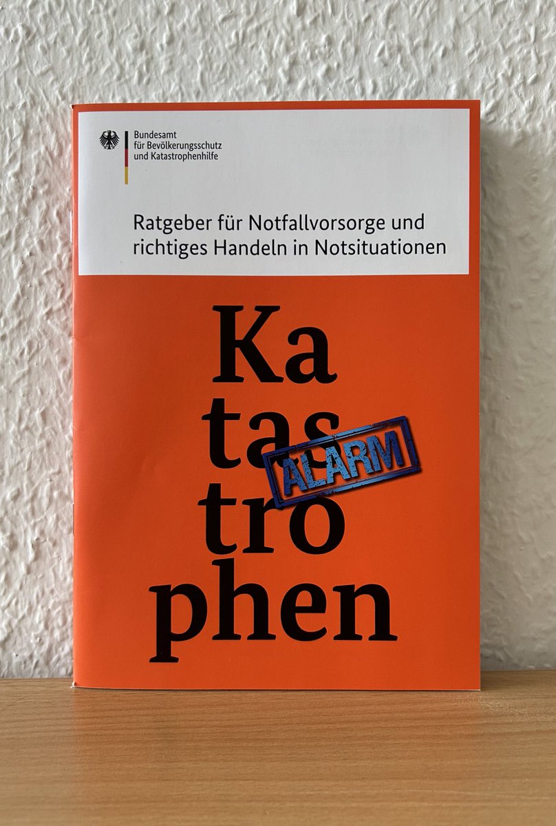 BBK_Bund's tweet photo. Was ist zu tun, wenn ein Notfall eintritt? In unserem Ratgeber finden Sie Tipps und Empfehlungen für alle Fälle. Mehr Informationen: https://t.co/IBzCsEvPoj https://t.co/kNgowE3Ym8