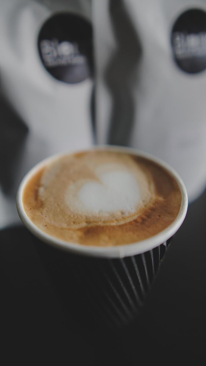 ameersic's tweet image. aku ada lg gmbr first time pegi blend, masa ni cafe & roaster split dgn plywood je aku rasa sbb boleh dgr & bau mesin roast kopi kt blakang
kan @aizuddinmanap ?