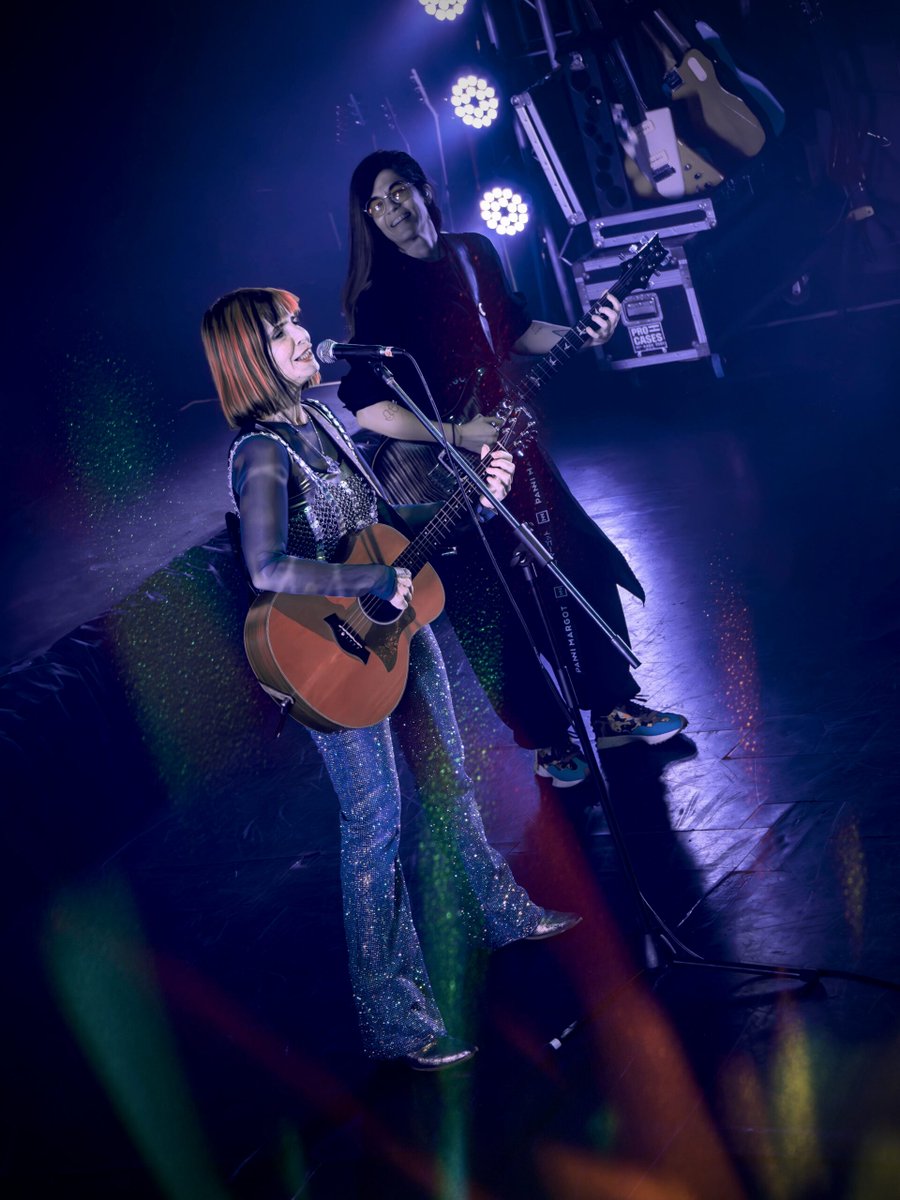 Pogo de Rock (@pogoderock) on Twitter photo Algunas postales del primer show que <a href="/ErucaSativa/">ΞRUCΛ</a> agotó en <a href="/TeatroVorterix/">Teatro Vorterix</a>, con la presencia de <a href="/FabianaCantilo/">Fabiana Cantilo</a> como invitada 📸🤘
pogoderock.com.ar/fotos-eruca-sa… Algunas postales del primer show que <a href="/ErucaSativa/">ΞRUCΛ</a> agotó en <a href="/TeatroVorterix/">Teatro Vorterix</a>, con la presencia de <a href="/FabianaCantilo/">Fabiana Cantilo</a> como invitada 📸🤘
pogoderock.com.ar/fotos-eruca-sa…