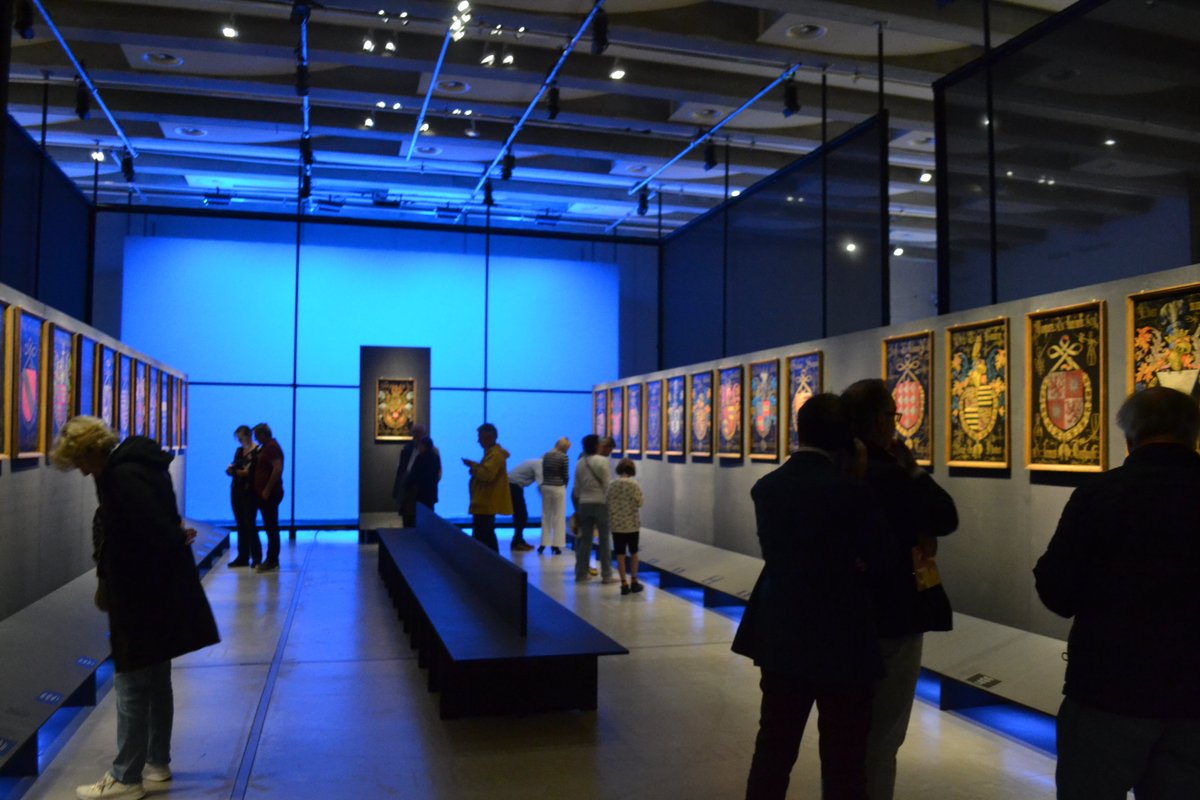 Het zit erop! Tijdens het afgelopen slotweekend liep onze tentoonstelling ‘Ridders van het Gulden Vlies’ ten einde. Jullie kwamen talrijk de geschiedenis van de befaamde ridderorde ontdekken. Foto’s werden gemaakt en werken werden bewonderd. Op naar de volgende tentoonstelling!