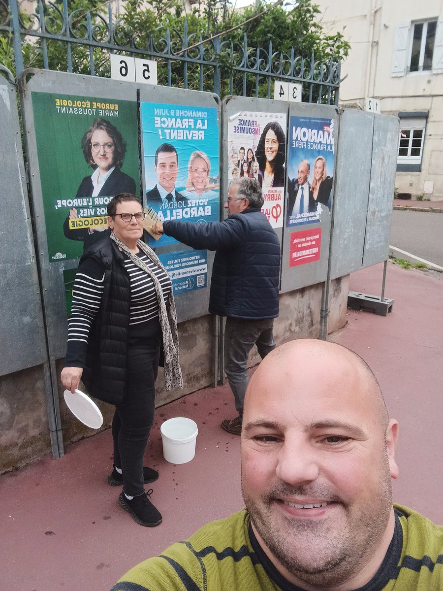 ArnaudSa3's tweet image. Aujourd'hui 1ère mi-temps de notre opération "panneaux électoraux" sur le chalonnais. N'en déplaise à certains, nous serons là, présents pour les français, et ils nous le rendront bien.  #lafrancerevient 
#VivementLe9Juin 
@J_Bardella
@MLP_officiel