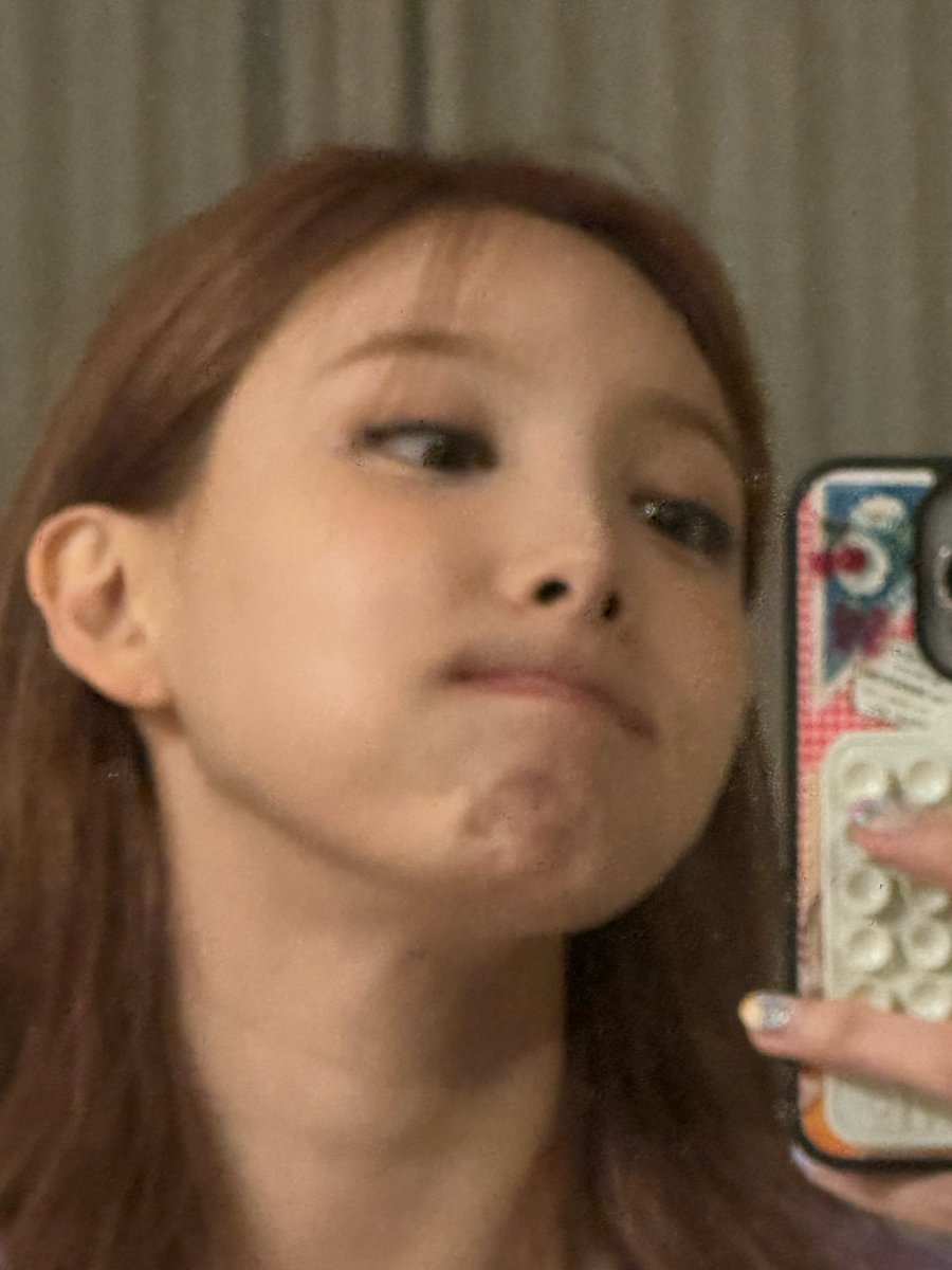 najeong loopics tweet media