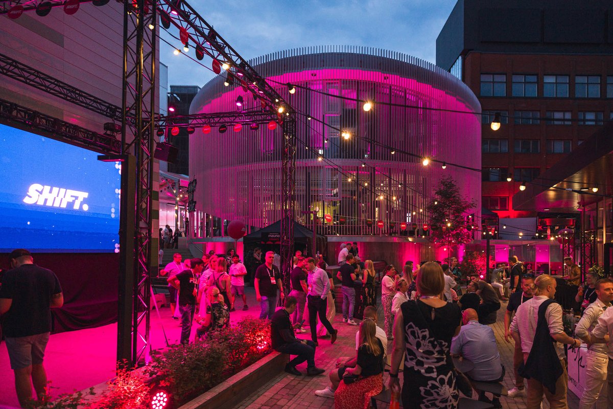 SHIFT Business Festival järjestettiin meillä Joessa 29.-30.5. Se on kaikkien aikojen suurin Joessa järjestetty tapahtuma, jossa oli yli 2000 vierasta nauttimassa tunnelmasta, puhujista ja alueohjelmasta 🥳
#jokiturku #turuntiedepuisto #theshiftfi #tapahtumat #turku