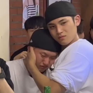 starvelrries's tweet image. cw // kpop

mingyu basudara??