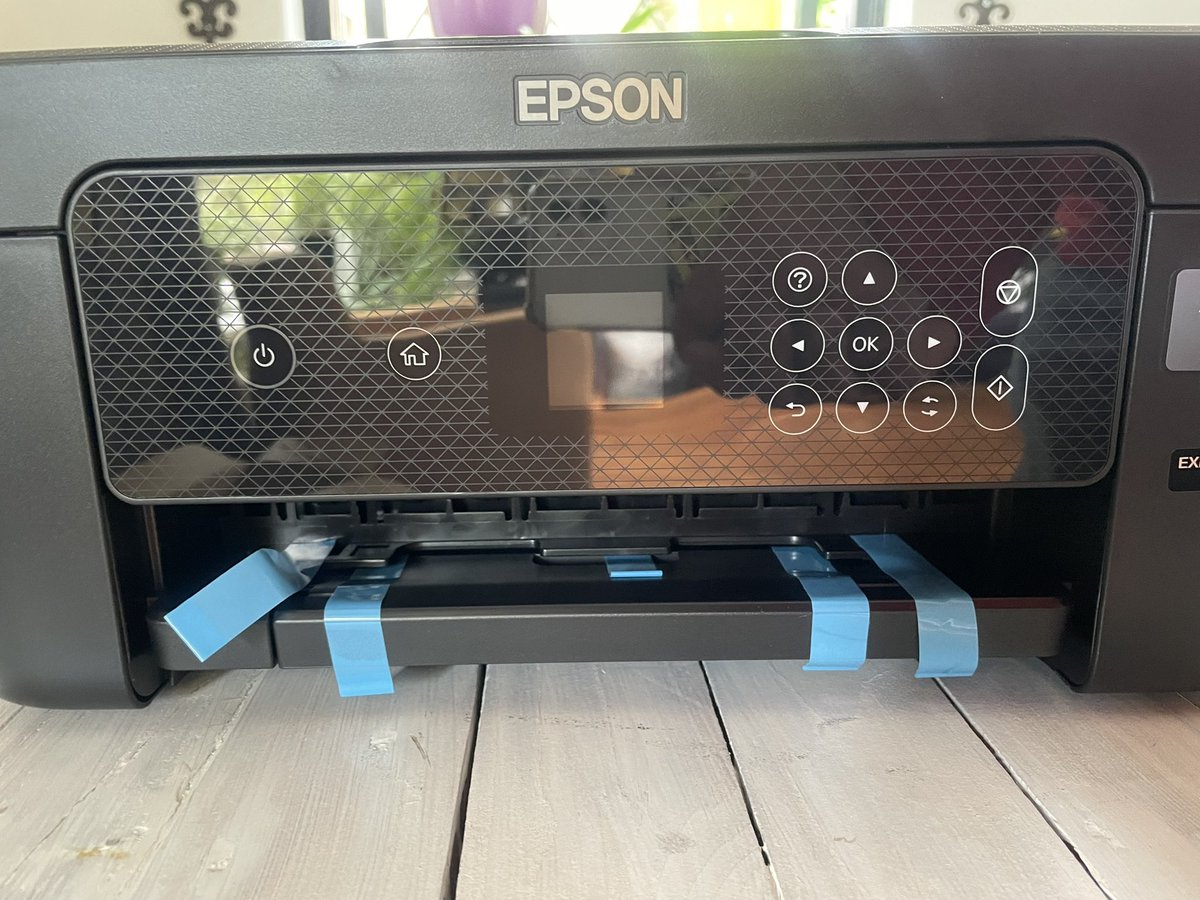 johan05024017's tweet photo. Deze digibeet heeft een printer aangeschaft…..!!
Het zweet breekt mij uit…….. 🥵
Zo geen verstand van…..😅😅
Ik wil alleen maar een stekker in het stopcontact kunnen steken…….🔌
#paniek #dehell #epson https://t.co/Y9FImdPl9N
