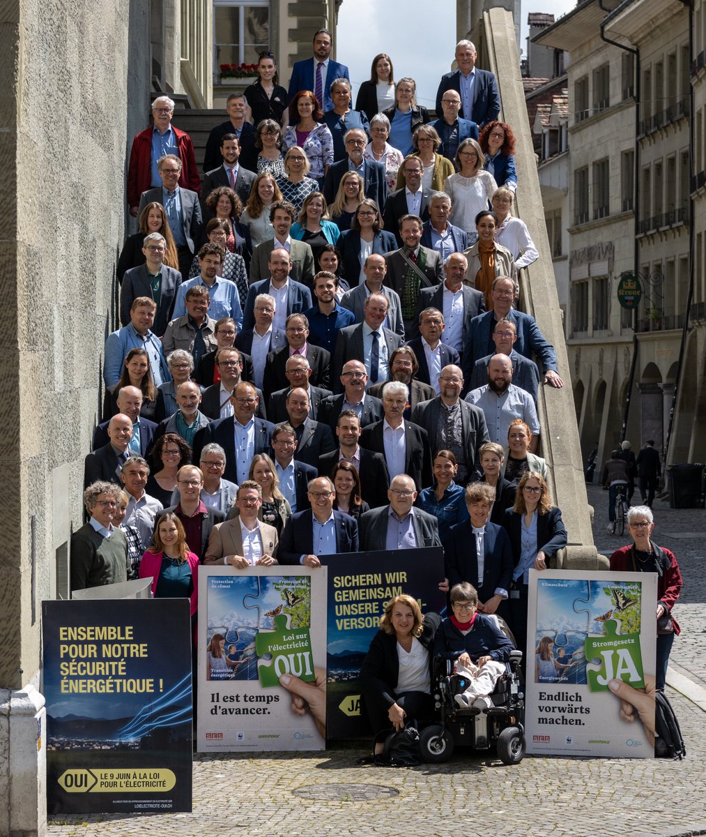 GRÜNE Kanton Bern (@gruenebern) on Twitter photo Grosse Unterstützung im Grossen Rat des Kanton Bern für das <a href="/stromgesetzja/">Ja zum Stromgesetz</a> 💡☀️
#Abst24 #stromgesetzja Grosse Unterstützung im Grossen Rat des Kanton Bern für das <a href="/stromgesetzja/">Ja zum Stromgesetz</a> 💡☀️
#Abst24 #stromgesetzja