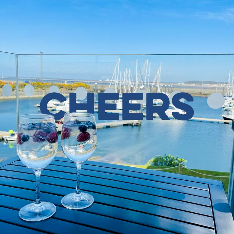 SaltLodgeHotel's tweet photo. Well, that's not a bad end to the weekend! 🥂

📍 Scotts - Troon https://t.co/QFE0QAN1My
