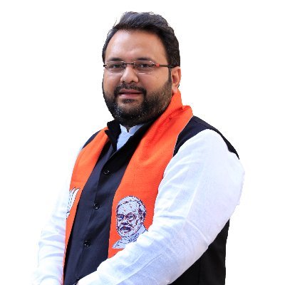 Hardik4499's tweet photo. વડોદરા લોકસભા બેઠક પર ભવ્ય વિજય મેળવવા બદલ ડો. હેમાંગ જોશી ને ખૂબ ખૂબ અભિનંદન.
@drhemangjoshi @narendramodi @Bhupendrapbjp #modikaparivar https://t.co/vgscpA83QG