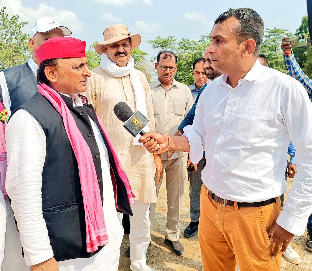 _kuldeepyadavup's tweet photo. @yadavakhilesh हमीरपुर लोकसभा से समाजवादी पार्टी के प्रत्याशी चुनाव जीत चुके हैं लेकिन डीएम द्वारा उनके जीत का प्रमाण पत्र नहीं दिया जा रहा है।

संज्ञान ले चुनाव आयोग, जीत का प्रमाण पत्र तुरंत मिले, लोकतंत्र की हत्या न करे प्रशासन।

@ecisveep @ceoup @dmhamirpurup https://t.co/TSZnz7s2zv