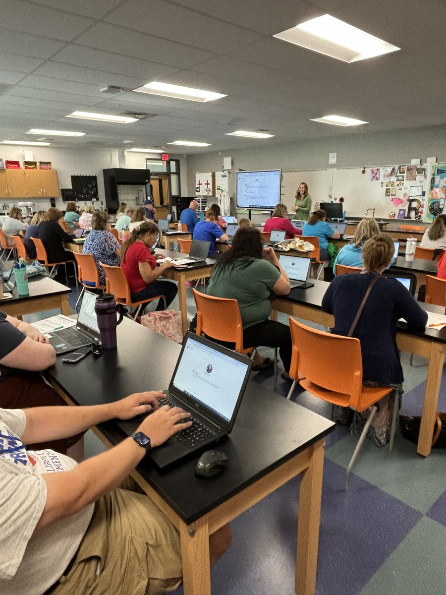 Lots of learning at #IFLLEX with <a href="/EdTechKelly/">Kelly Fischer</a> and the AI Playground!