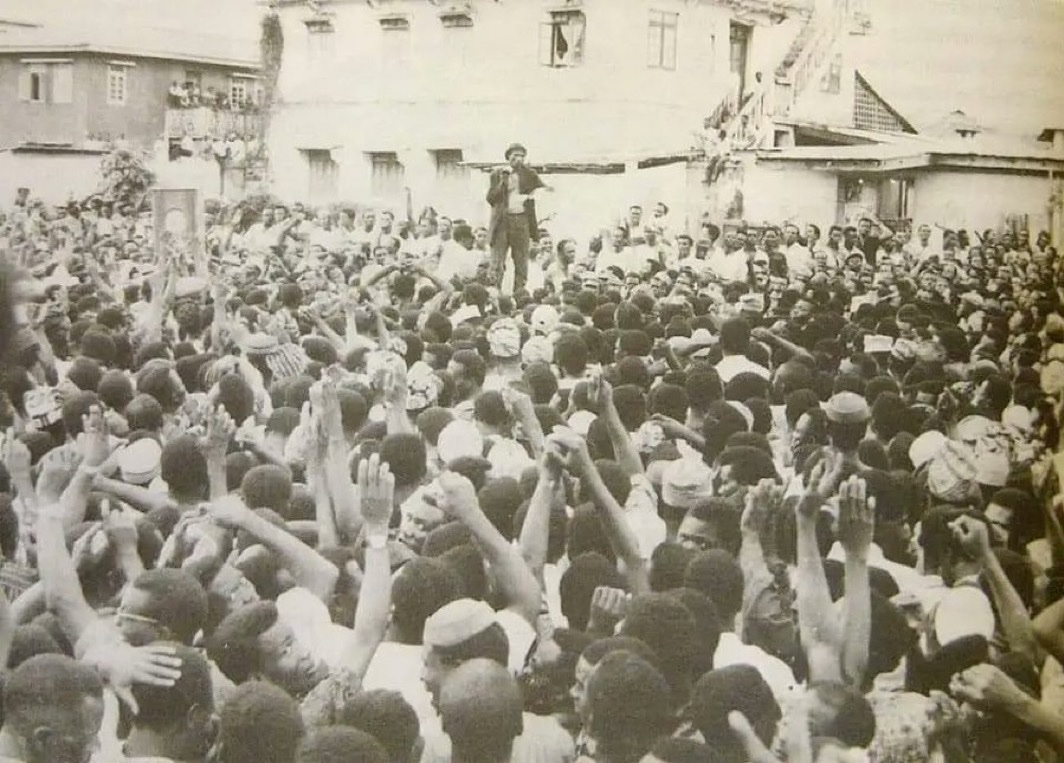 NigeriaStories's tweet photo. What is happening between FG and NLC Strike (Labour ) has happened before 

This is the Story of The 1945 Nigerian General Strike.

 How over 100,000 Nigerian Workers Challenged the Government

All you need to know 

Open and Read 

Retweet To educate someone https://t.co/fxRyPAbNB8