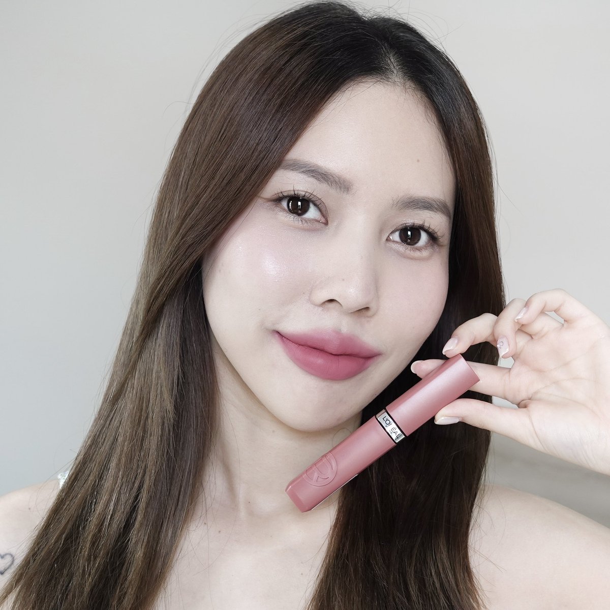 mychanita's tweet image. ลิปใหม่ลอรีอัลคือนู้ดชมพูที่จริงใจมาก ออกมาทั้งหมด 6 สี บอกเลยว่าต้องตำหมด! แต่ถ้าใครเลือกไม่ได้ แนะนำสี 601 น้องสีสวยแพงมาก เกลี่ยง่าย ติดทน เป็นความแมทท์ที่เบาสบายปากมาก ดีเกินราคาอะ