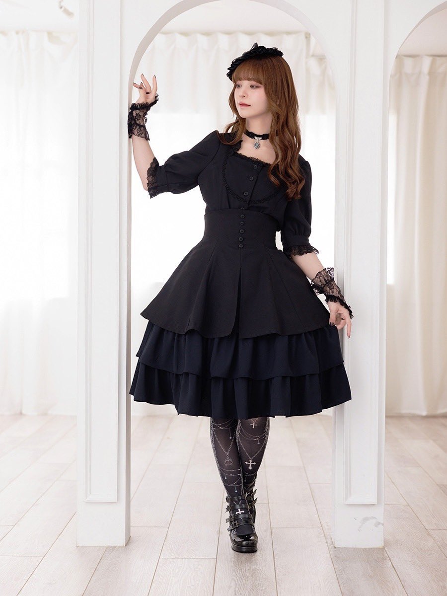 ミホマツダ】フリル付きブラックスカート