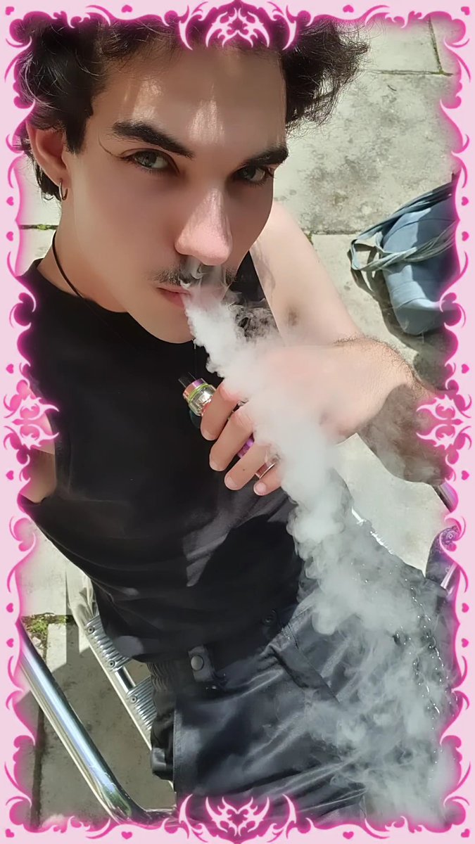 Naellebc's tweet photo. Happy pride month !!🏳️‍🌈✨️
PS: I like my passing more and more ✨️#trans #nonbinary #lgbtqia #mtf https://t.co/n0PfuNjJ27