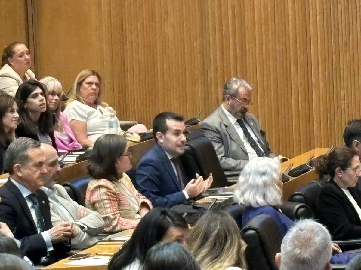 ADESyD2011's tweet photo. @EMADmde @EjercitoTierra @EjercitoAire @Armada_esp @APDEF1 @aae_org_es @adalede1 Termina el debate con la participación de los investigadores y jóvenes que vienen desde #SantiagoDeCompostela y de #Tomelloso , Ciudad Real . ¡gracias!!! https://t.co/6MaWEAOPJK