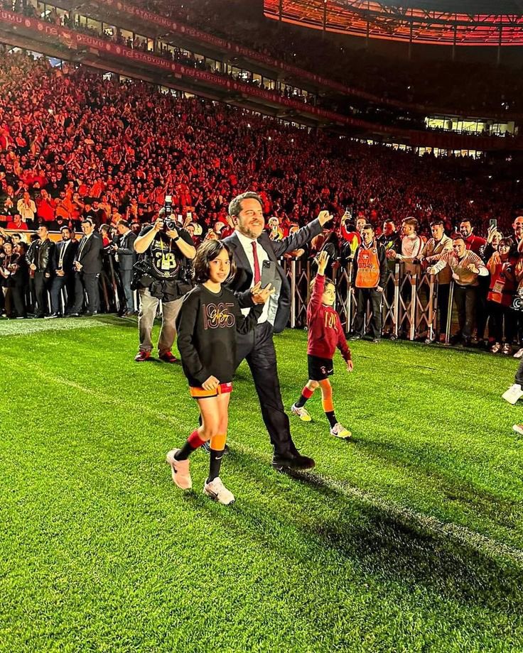 _samiyenhaber's tweet photo. Hakkımız sonuna kadar helaldir sana yapılan yanlışların hesabını sonuna kadar soracağız. Şimdilik veda etsen de daha sonra yollarımız tekrar kesişecek, bu mutlu serüven kaldığı yerden devam edecek. Başka bir zamanda en güzel halinle görüşmek üzere başkanım. https://t.co/eiF3Hh3bMG