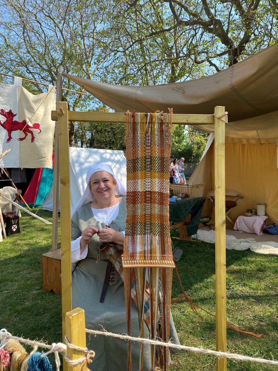VisitDover's tweet photo. It's all eyes on Sandwich this weekend for the annual family-friendly Le Weekend, with market stalls from Normandy, street music and dancing, Le Weekend Medieval, Le Tour de Sandwich sportif and more. See What's On on our website and make plans for #leweekend in #sandwichkent🇬🇧🇫🇷 https://t.co/f740NUuYTX