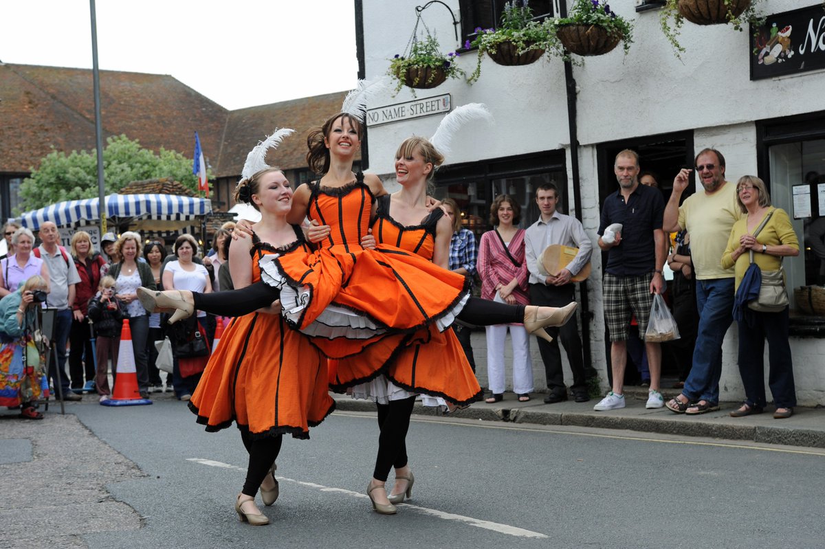 VisitDover's tweet photo. It's all eyes on Sandwich this weekend for the annual family-friendly Le Weekend, with market stalls from Normandy, street music and dancing, Le Weekend Medieval, Le Tour de Sandwich sportif and more. See What's On on our website and make plans for #leweekend in #sandwichkent🇬🇧🇫🇷 https://t.co/f740NUuYTX