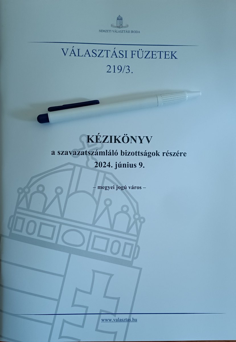 nevergonehu's tweet photo. A demokrácia akkor működik, ha működtetjük.
Ha én ingyen beleteszem a vasárnapomat kora hajnaltól késő éjjelig (vagy hétfő hajnalig), akkor te legalább annyit tegyél meg, hogy vasárnap elmész szavazni és erre bíztatod a társaidat is.
Mert a demokrácia közös ügyünk. https://t.co/7mIycw0zI0