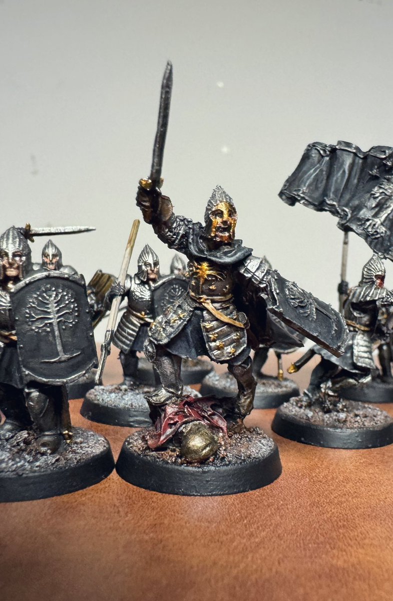 LeonDeclis's tweet photo. Painted up a small 300pt #Gondor force to teach my friend #LotR. #MinasTirith #Faramir #Damrod #Rangers #Banner #MESBG https://t.co/KiIByXIKGa