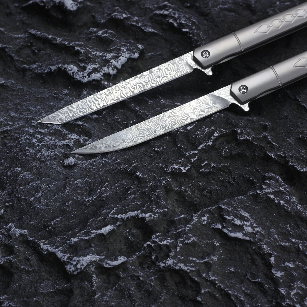 SunlongKnives's tweet photo. Check out our two stunning Damascus folding knives with sleek titanium handles and VG10 Damascus steel blades. These beauties bring both style and functionality to your outdoor adventures! 🔪✨
#sunlongknives #DamascusSteel #TitaniumHandle #Outdoor https://t.co/xZfbUuB95b