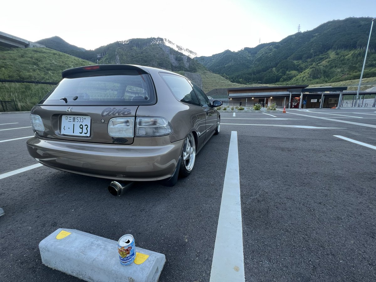 天気が良かったので仕事終わりに町をプラっとして最近お気に入りのパーキングに缶コーヒー飲みに来ました😎
長閑やな〜😗
これから梅雨で気持ち良く走れる日が少なくなってくるんで走っておこう💪🏻