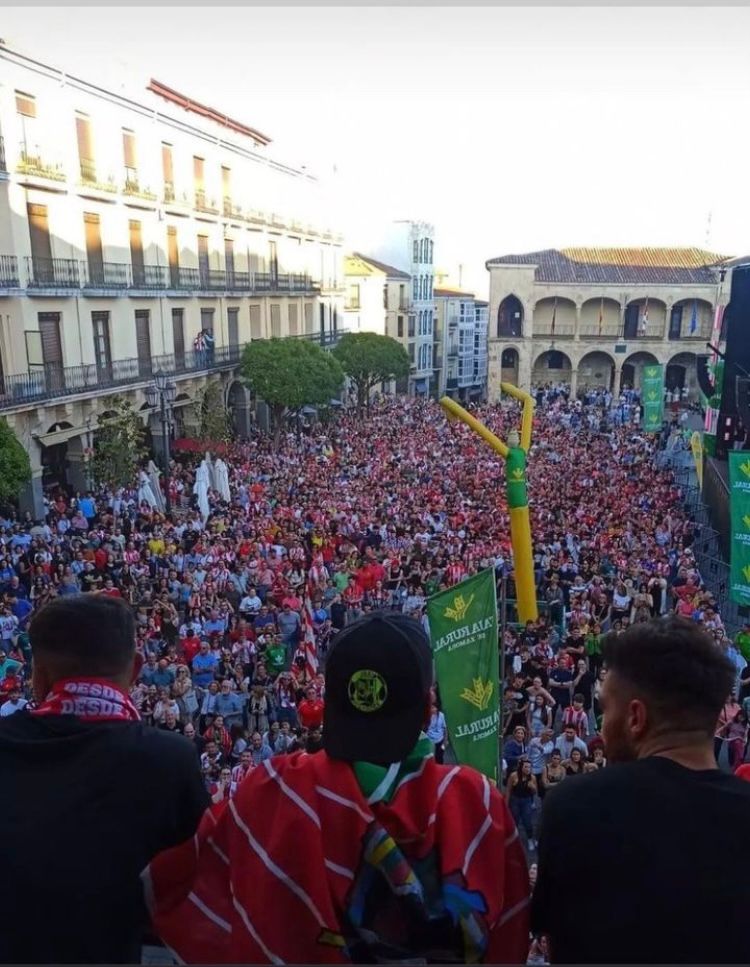 ¡¡¡¡INCREIBLE!!!! <a href="/ZCFoficial/">Zamora CF</a>
Esto no puede caerse. Cerquita muy cerquita "la espiga de Zamora" de coger directa o indirectamente la gestión. No queda otra