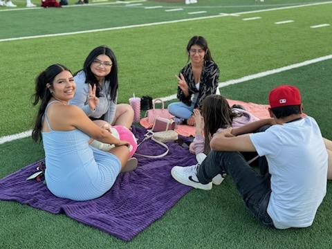 cynsationalcynd's tweet photo. Austin HS Class of 2024 Senior Sunset🤎🫶🤍🫶🤎
#itstartswithaustin #ItStartsWithUs #ReviveRebuildRestore #InspireEmpowerTHRIVE #ProudPantherPrincipal https://t.co/yxDkbg1P1u