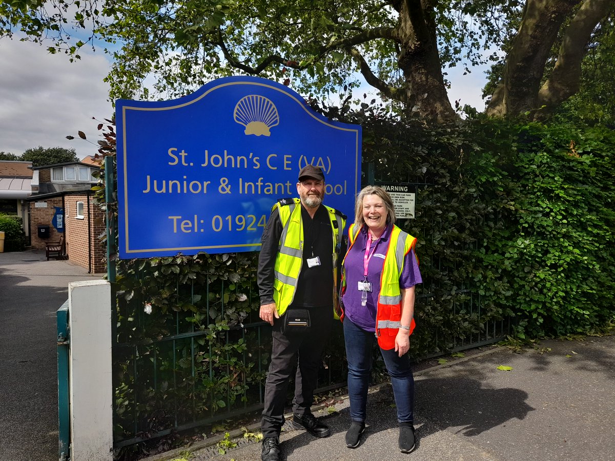 WMDC Road Safety Team conducted a School Parking initiative on Monday, in partnership with parking enforcement, tackling inconsiderate or illegal parking outside school. With the children’s safety in mind, we ask drivers to be mindful when parking #staysafewakefield #visionzerowy