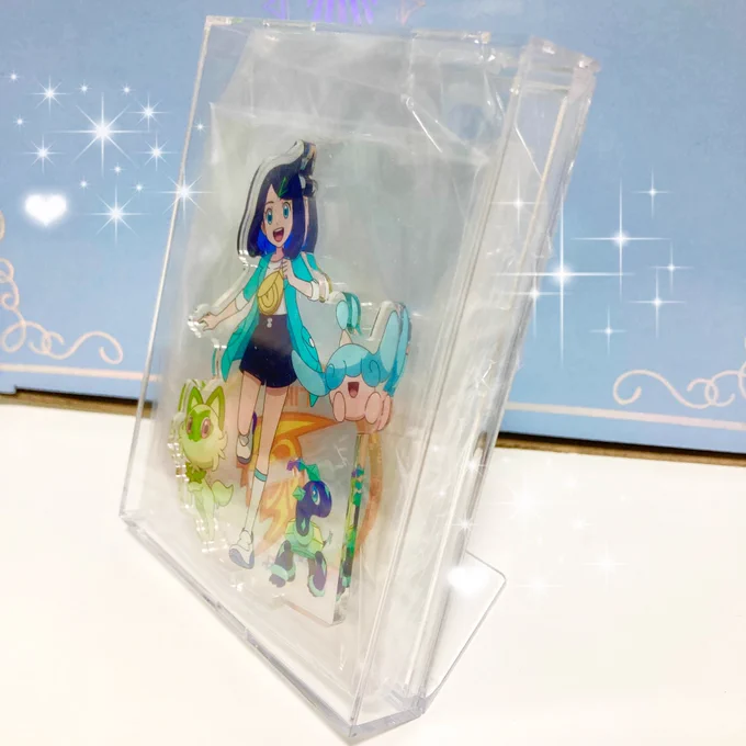 リコのアクリルスタンド(8cm)が seriaのクリアケース(10cm)と シンデレラフィットした アクスタを袋から出さずに飾れるとか 発想が最強 一生ついて行きますセリア様 #anipoke #アニポケ