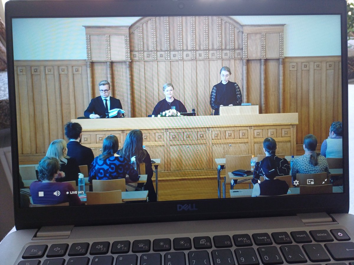 Erittäin mielenkiintoinen @sara_juvonen väitöstilaisuus koulun roolista yhteiskunnan muokkaajana. Hieno lektio! #Kasvatussosiologia #opettajuus