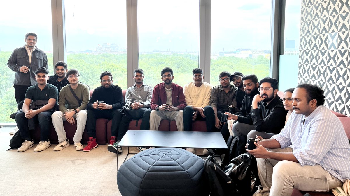 with_ri5e's tweet photo. 🚀 We had an amazing time at our Open Drive event yesterday in Berlin's tech hub! It was great to showcase our internship and working student opportunities at RI5E. Thank you to everyone who joined us! Stay tuned for more updates. 🌟
#RI5E #OpenDrive #TechCareers #BerlinTech https://t.co/jY0tS8sF9a