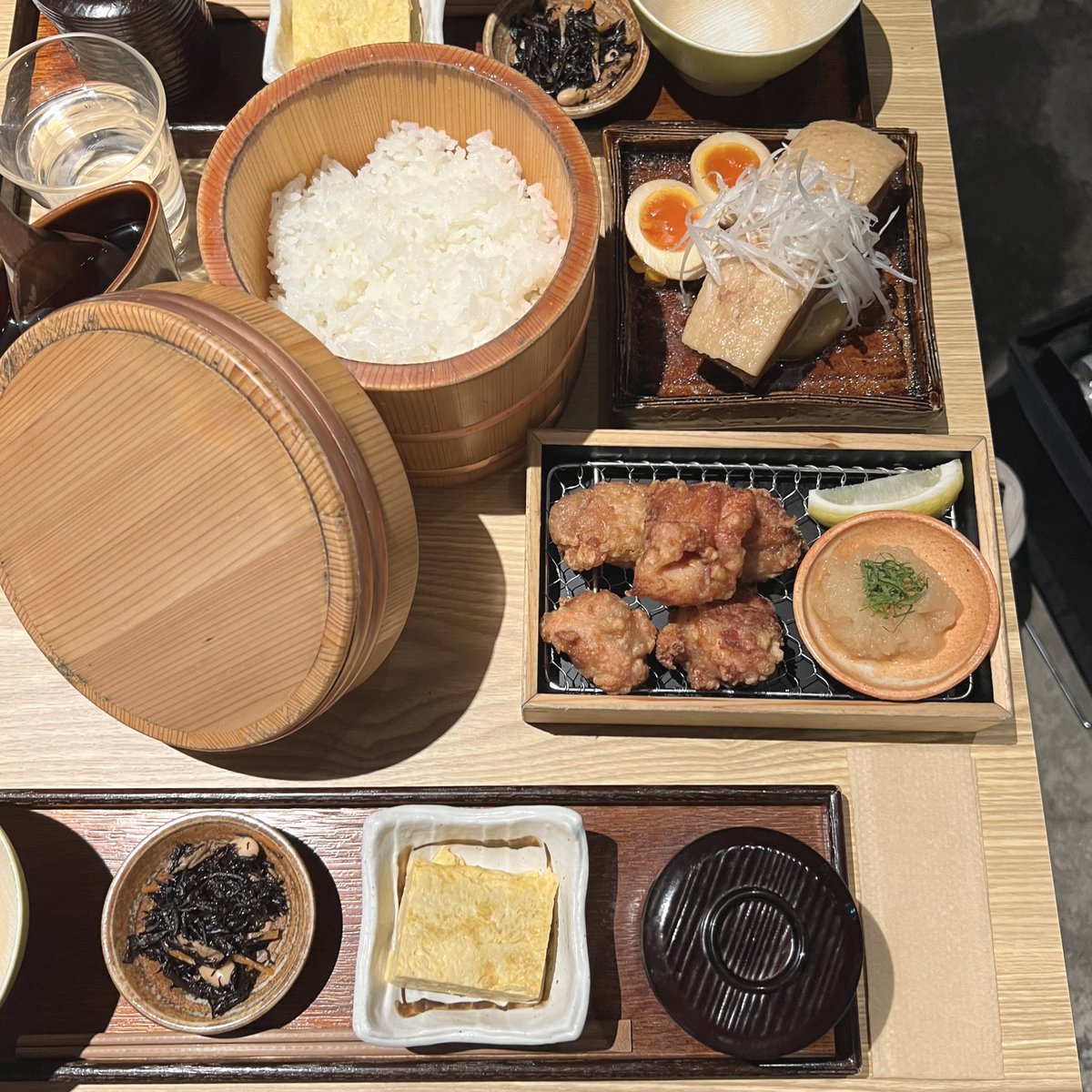 cloud_Monet_'s tweet photo. 炊きたての土鍋ご飯美味しすぎて3回おかわりした
開店10分前に並んでギリギリ入れた！ https://t.co/SU9a6Z1Trf