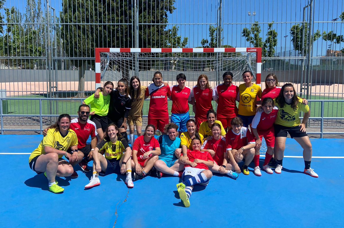femaddi's tweet photo. ⚽️😀 Día especial de las chicas de la selección de fútbol sala.
David Carvajal y ⁠Laura Bailador, sus técnicos, citaron a jugadoras de clubes de Madrid para jugar un amistoso con ellas.Gracias Sonia C, Plaza, Paula, Carmona, Antía, Ruth, Sonia M y Nieves por apoyar la inclusión! https://t.co/ttCSt6Zxvp