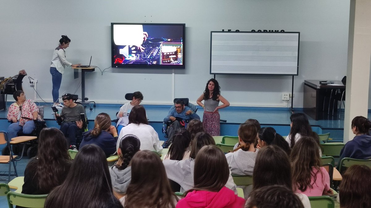 APAMPVigo's tweet photo. Continuamos con nuestras charlas de sensibilización sobre parálisis cerebral en diferentes centros de nuestra ciudad. En esta ocasión nos hemos ido hasta el @IES Coruxo!+ Info 👉https://t.co/1TldTU7JHl
#Somosetamosytelocontamos #apamp #cheosdevida #SomosASPACE https://t.co/EqUtZFqCUi