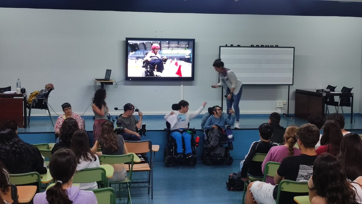 APAMPVigo's tweet photo. Continuamos con nuestras charlas de sensibilización sobre parálisis cerebral en diferentes centros de nuestra ciudad. En esta ocasión nos hemos ido hasta el @IES Coruxo!+ Info 👉https://t.co/1TldTU7JHl
#Somosetamosytelocontamos #apamp #cheosdevida #SomosASPACE https://t.co/EqUtZFqCUi