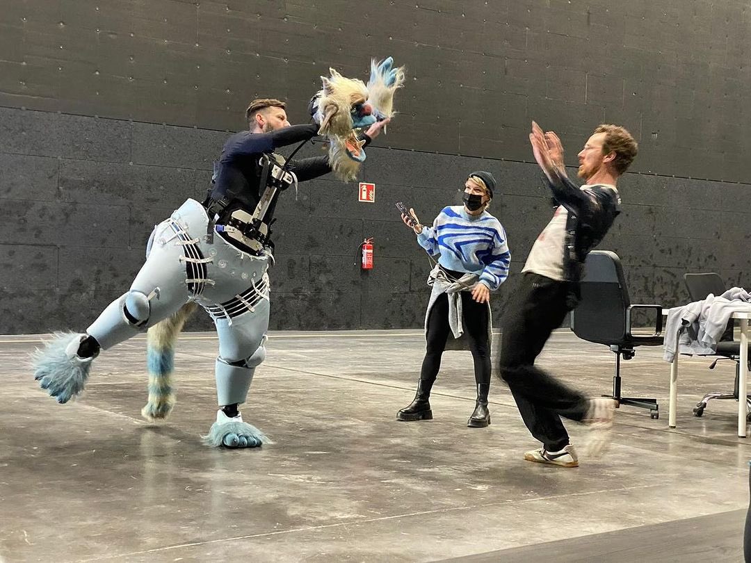 SmilingBenedict's tweet photo. Benedict and Olly Taylor rehearsing for the iconic dance scene in "ERIC"

📸 stitchesandglue https://t.co/BgBue7lVCU