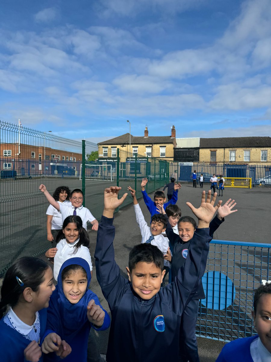 For Mental Health Awareness Week, the theme is 'moving for our mental health'. We took advantage of the beautiful weather today to get out and do our daily mile! #MentalHealthAwareness #DailyMile 🚶‍♀️🧠🚶‍♂️