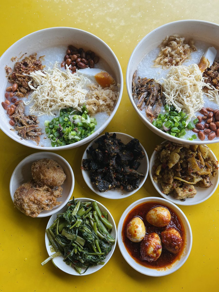 Nak cari bubur berlauk, pergi MAD Bubur Nasi. Order couple set, boleh pilih 4 jenis lauk. Then i add on begedil, total semua RM24 je 🙌🏻