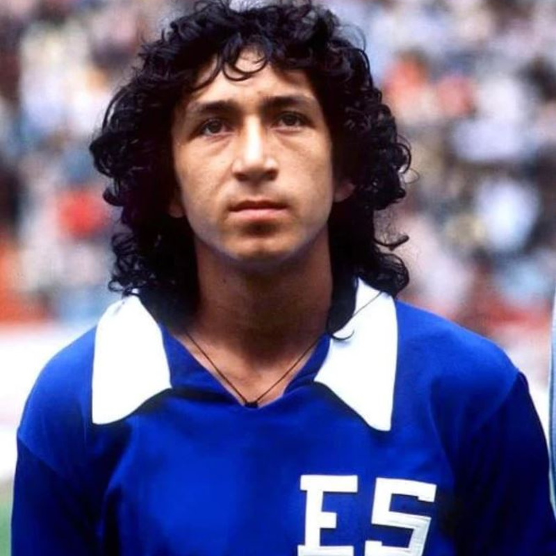 fifaworldcup_es's tweet photo. 🪄 Jorge "Mágico" González en la #CopaMundialFIFA. 🇸🇻

@LaSelecta_SLV | #Somos26 https://t.co/7qLoiQ1Njx