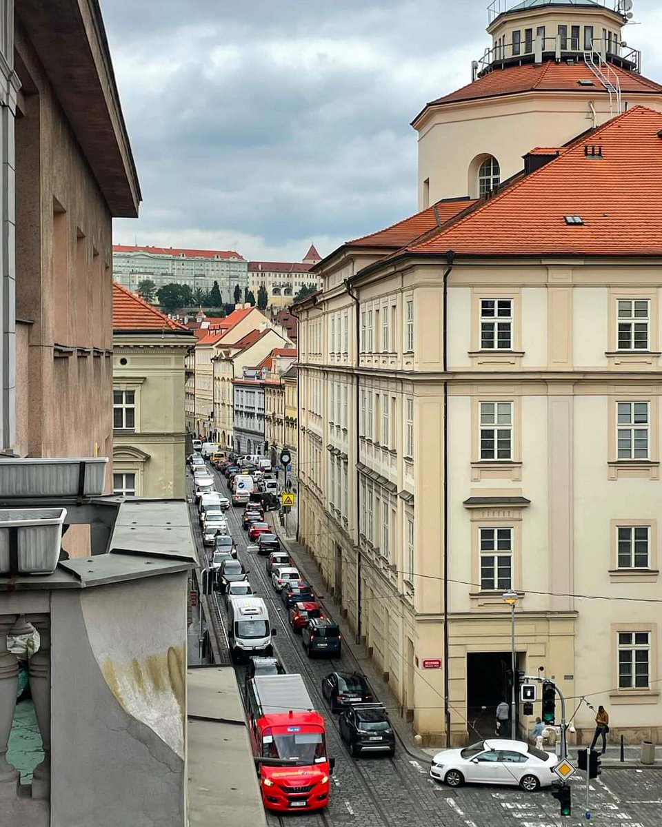 Parkování v Praze tweet media