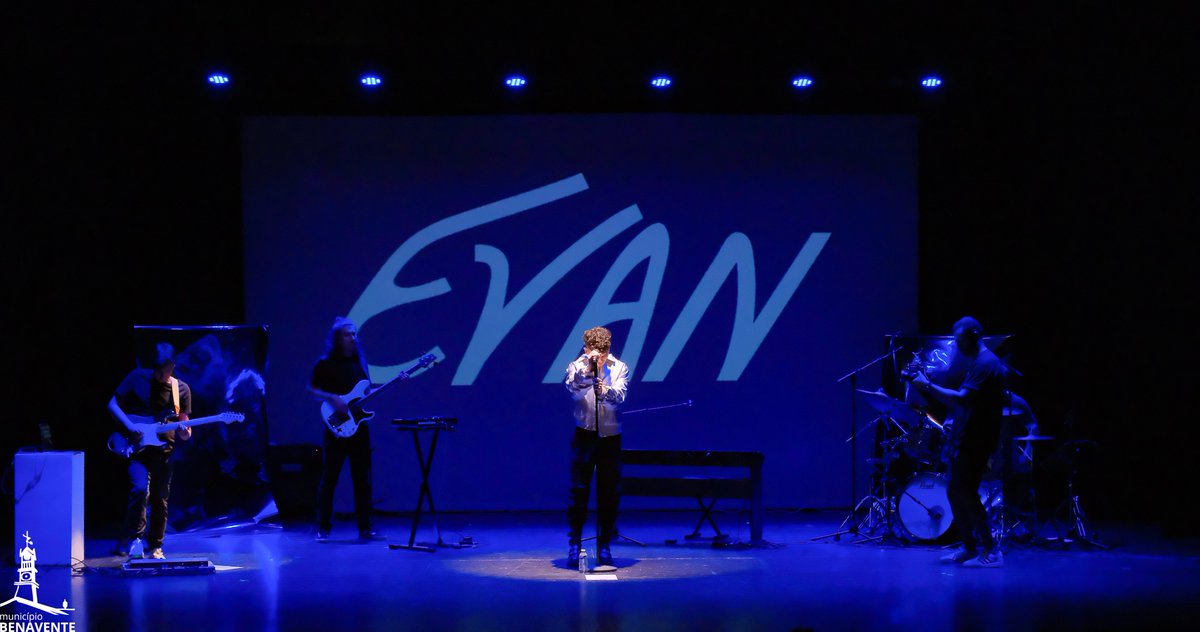 BenaventeCamara's tweet photo. 😍 EVAN EM CONCERTO NO CENTRO CULTURAL DE SAMORA CORREIA
O artista EVAN apresentou no sábado, no Centro Cultural de Samora Correia, o seu EP ““LIMERÊNCIA”.
Um bom espetáculo com boa música, a que os fãs de EVAN não deixaram de comparecer.
#evan #música #municipiodebenavente https://t.co/IYKiGDvpp2