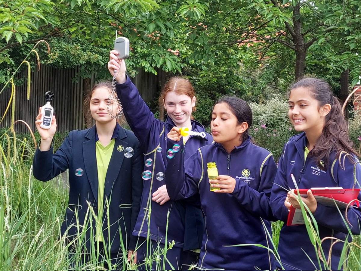 Yr7 geographers <a href="/CroydonHigh/">Croydon High School</a> have 3 fieldwork opportunities- local high street in Oct, Kew Gardens in March &amp; finally school grounds microclimates in June, perfect timing for <a href="/The_GA/">Geographical Association</a> #Nationalfestivaloffieldwork <a href="/GAFOLSIG/">GA FOLSIG</a> Some fast wind speeds &amp; variations in light today!