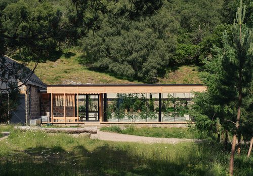The art and craft of Ardoch, an old Aberdeenshire farmhouse, is retold by <a href="/moxonarchitects/">Moxon Architects</a> as a contemporary family home in a decade-long reconstruction culminating in a 2024 RIAS Award
ow.ly/cvhZ50S7oWf