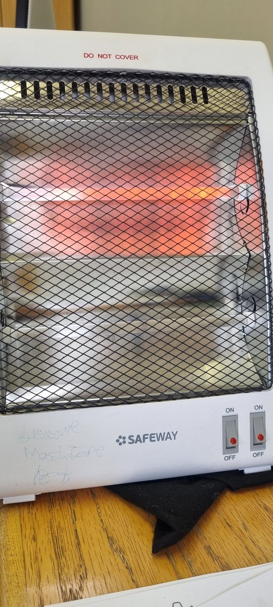 NoloTheLuck's tweet photo. @Clicks_SA Loch Logan Waterfront, you sold me an old broken two-bar heater that was packaged as new. The heater has one functional bar, and has a name and surname of the previous user on it. 

#disappointedclient https://t.co/tPb60pI08I