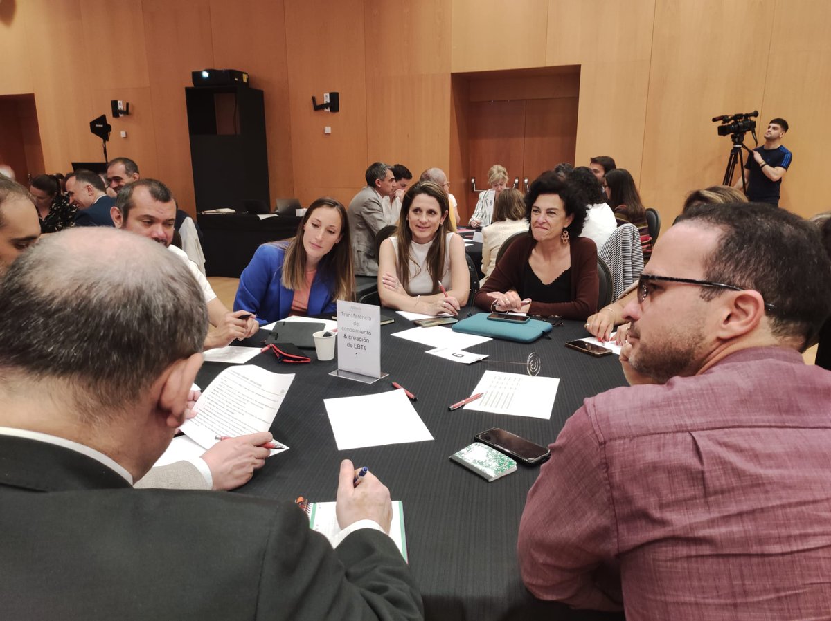ADItech's tweet photo. @gob_na @PFanlo @digitalento_na #EcosistemasdeInnovación Comienzan los grupos de trabajo👇
⭐️Talento y formación
↔️Transferencia de conocimiento y creación de #EBTs
🗺️Internacionalización y modelos de financiación
🫴Fomento de la innovación
Agentes del #SINAI, empresas de #Navarra y @Gobierno participan https://t.co/V7lnVlwNcl