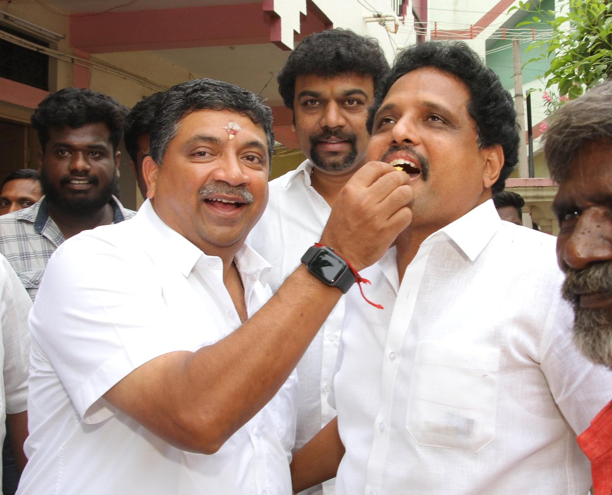 SuVe4Madurai's tweet photo. மதுரை தொகுதியின் வெற்றிக்கு வாழ்த்து தெரிவித்தார் மாண்புமிகு தகவல் தொழில்நுட்பத் துறை அமைச்சர் பி டி ஆர் பழனிவேல் தியாகராஜன் அவர்கள் … @ptrmadurai  @tncpim @cpimspeak @SitaramYechury https://t.co/Uk15i1V30R